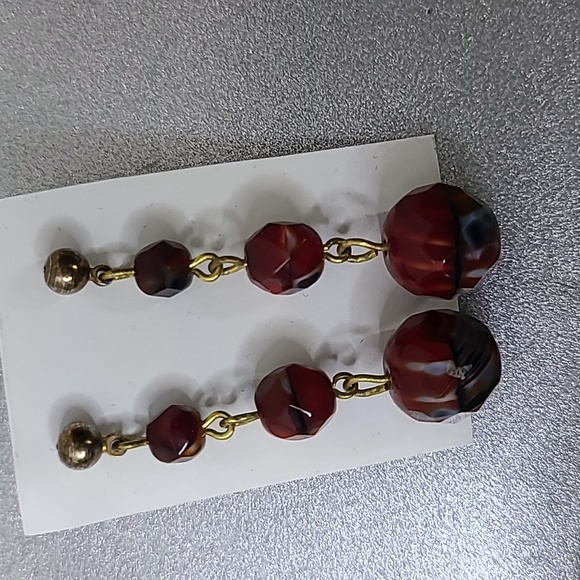 Vintage Earrings Delicate Dangle Lightweight Red Black Beaded Gold Tone Gift Fun - Picture 6 of 6